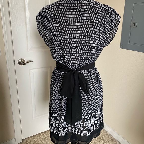 Forever 21 Floral Dress - Picture 3 of 3